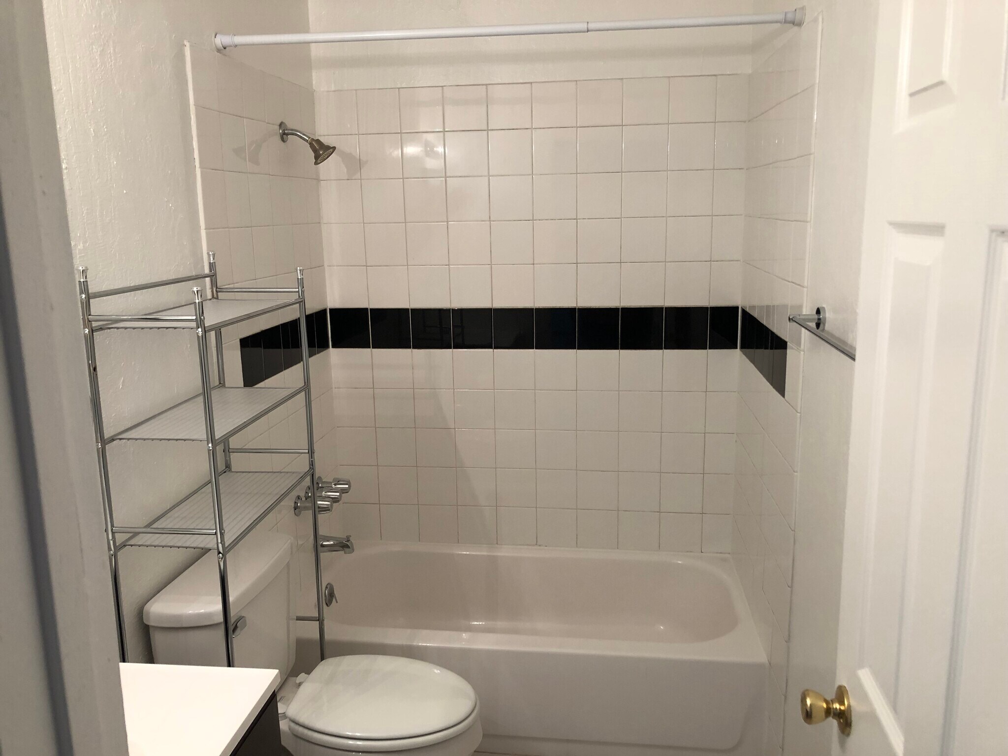 Building Photo - 2335 Daley St