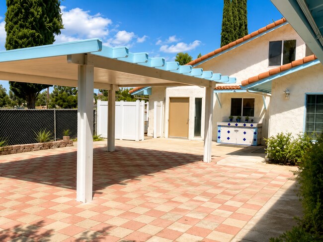Building Photo - 2109 Bernardo Ave