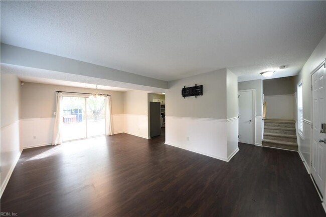 Building Photo - 1549 River Creek Crescent