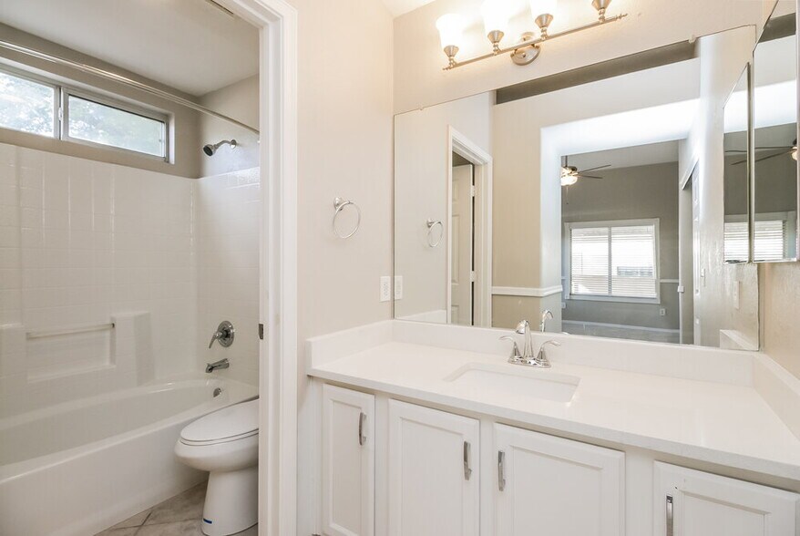 Building Photo - 2415 E Browning Pl