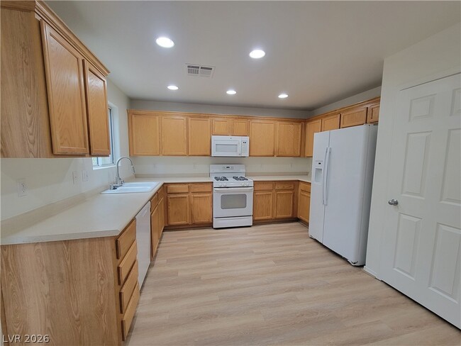 Building Photo - 3813 Bayamon St
