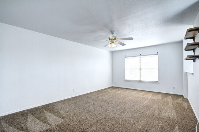 Building Photo - Metzler Ranch single family 4b/3b huge gar...