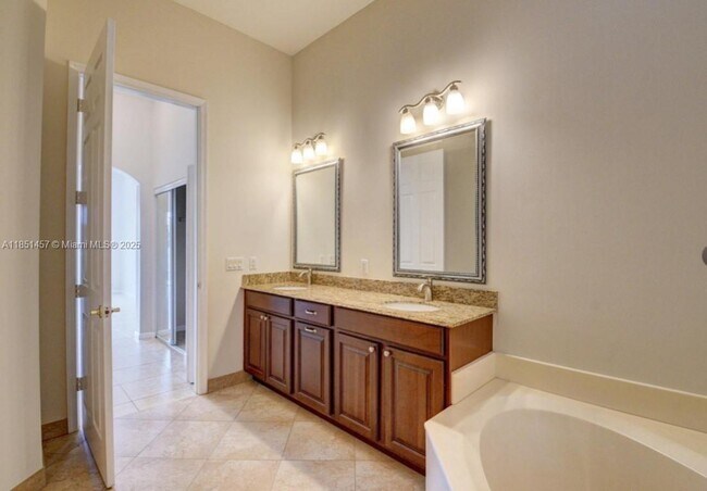 Building Photo - 8291 Hampton Wood Dr