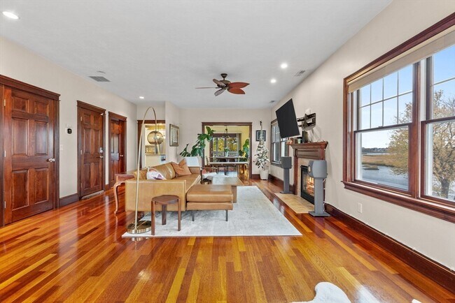 Building Photo - 42 Orchard St