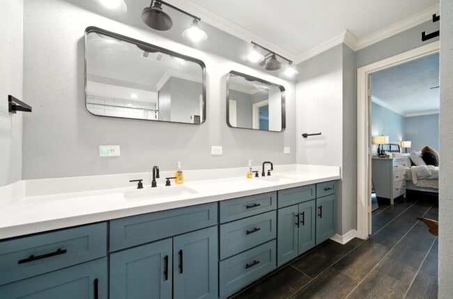 Building Photo - 10322 Sageplum Dr