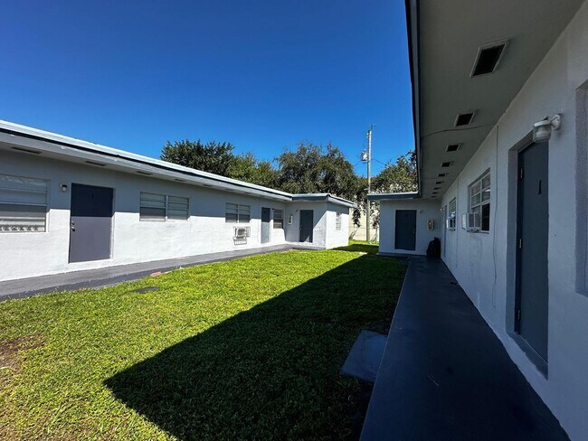 Primary Photo - LC 06:125 SW 5th CT