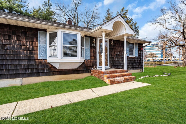 Building Photo - 918 Charles Dr