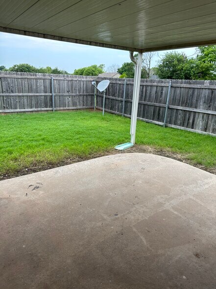 Building Photo - 136 Vinita Dr
