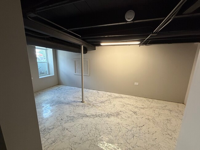 Building Photo - 208 W Nippersink Rd