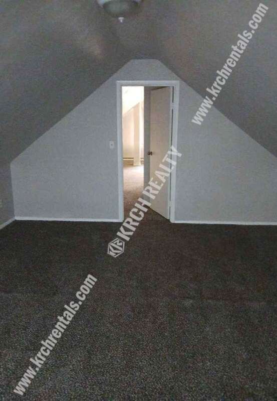 Building Photo - 3-Bed Home with Fireplace and Detached Garage