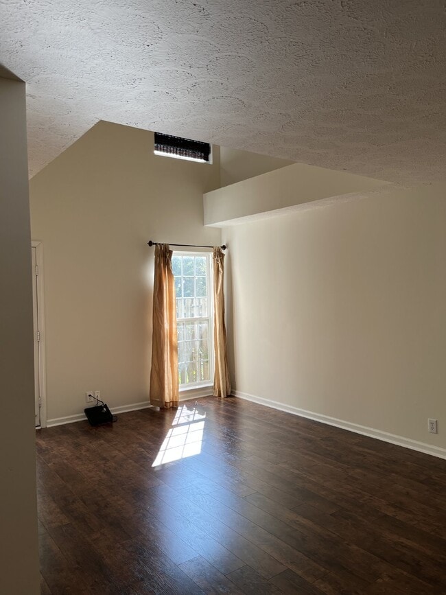 Building Photo - Charming 2 Bed, 2.5 Bath Townhouse in Nashville - Perfect Rental Opportunity!