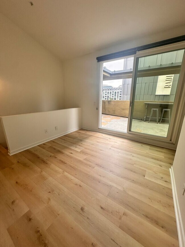 Building Photo - 988 G St