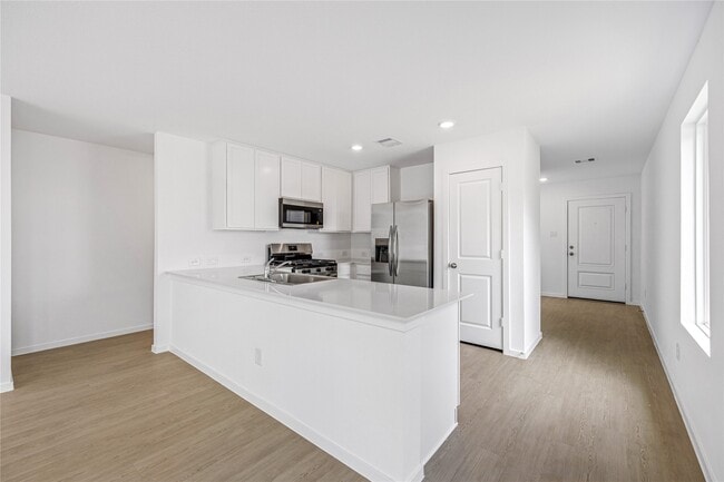 Building Photo - 915 Songbird Ln