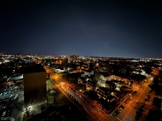 Building Photo - 285 Aycrigg Ave