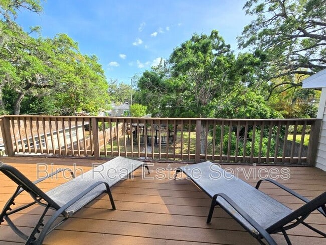 Building Photo - 733 Scotland St