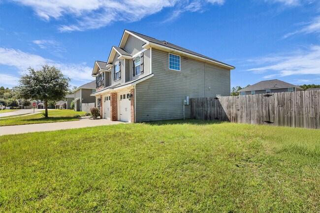 Building Photo - 721 Highgrove Ct