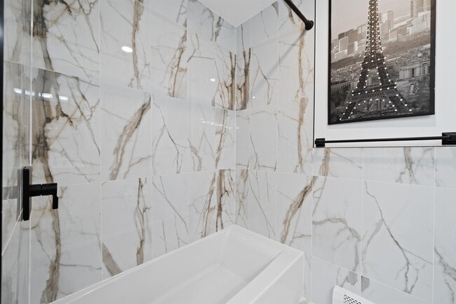 Building Photo - 64 Isabella Ave