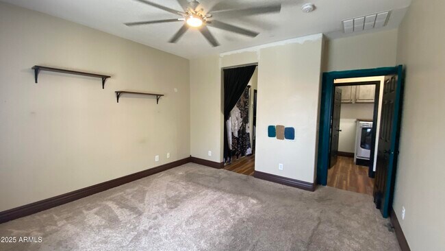 Building Photo - 39519 N White Tail Ln