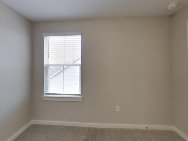Building Photo - 609 Raglands Rd