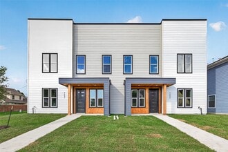 Building Photo - 703 Carol Lynn Dr
