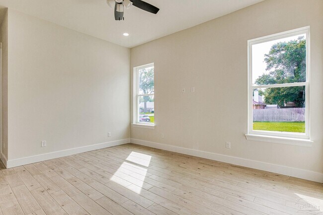 Building Photo - 412 Elcino Dr