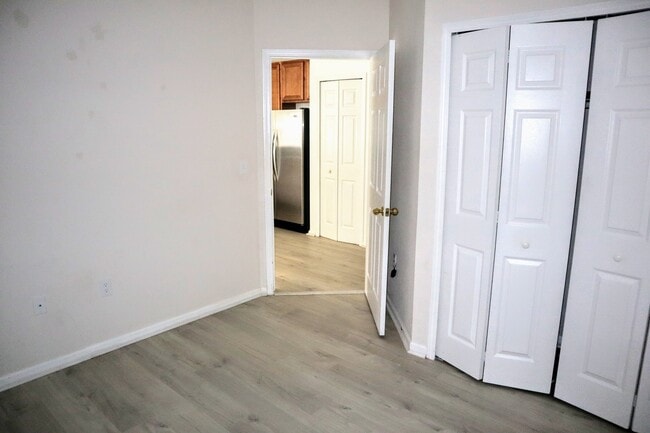 Building Photo - 8226 Green Parrot Rd