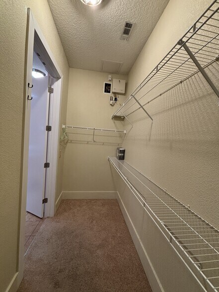 Building Photo - 2600 Hillsboro Pike