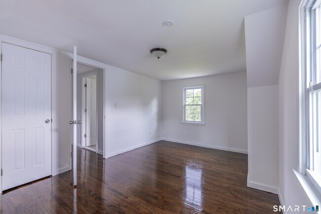 Building Photo - 118 Bryden Terrace