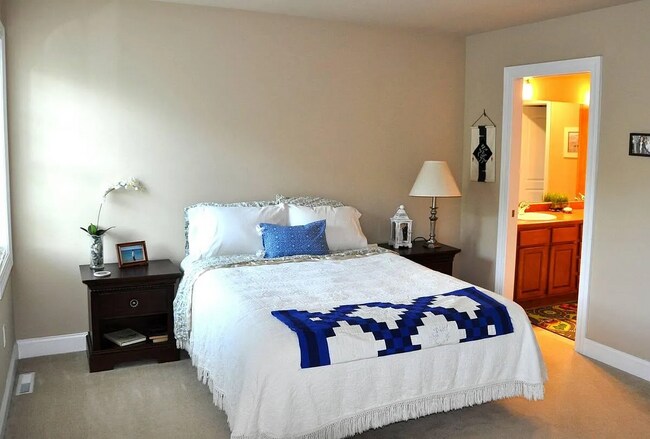 Building Photo - 4627 Sunburst Dr