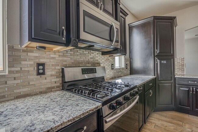 Building Photo - Beautiful East side House