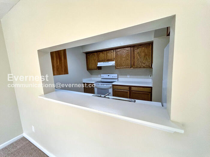 Building Photo - 3821 Staffordshire Ln