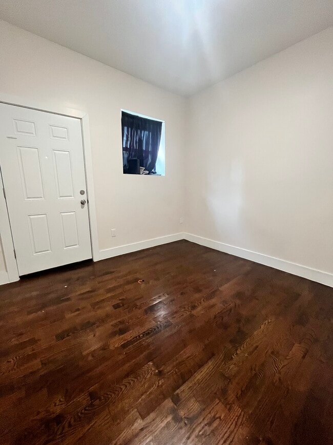 Building Photo - 206 Bayview Ave
