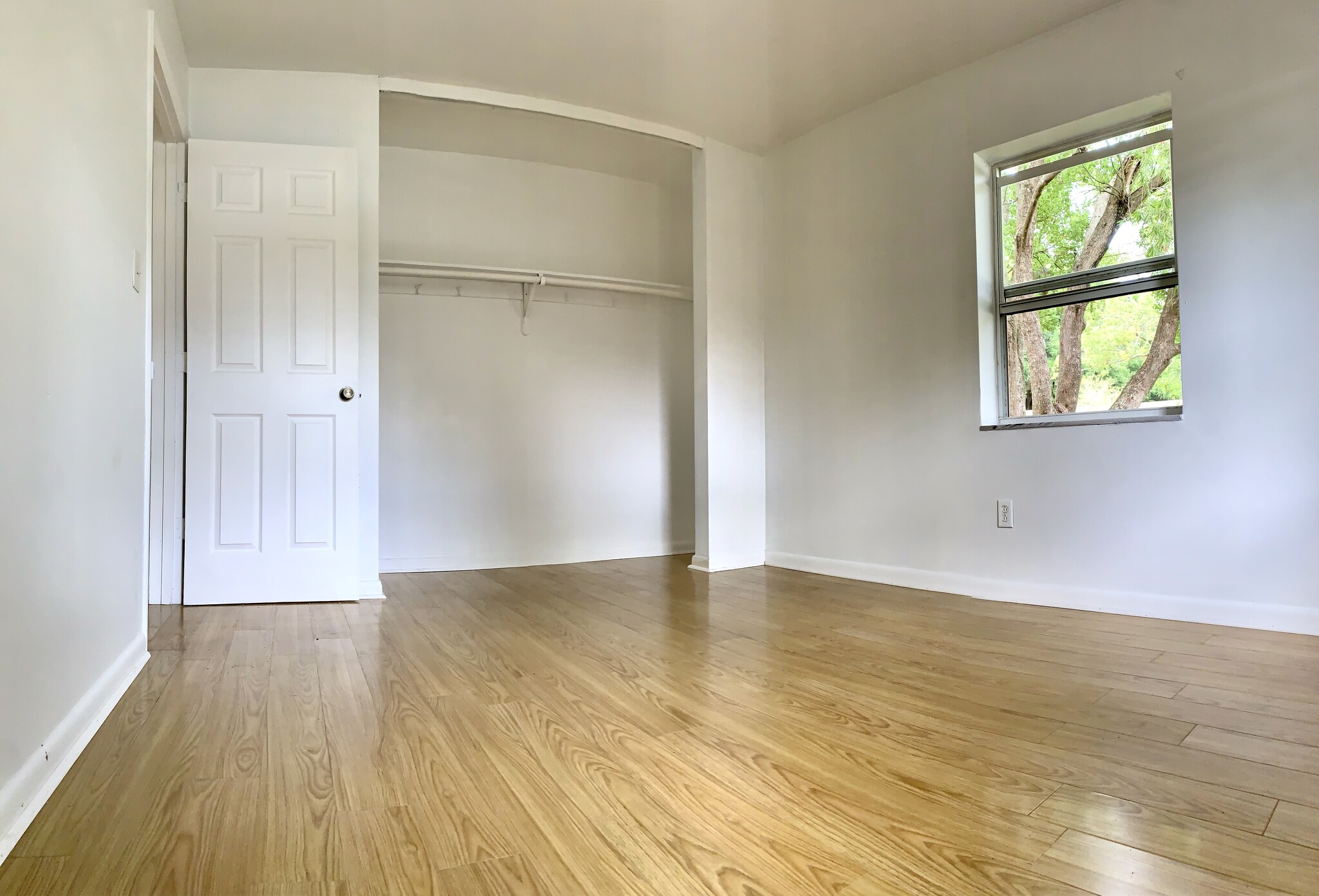 Master bedroom closet - 1270 Whitewood Dr
