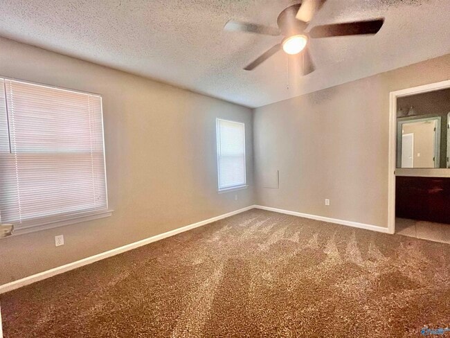 Building Photo - 102 Yellowwood Ct