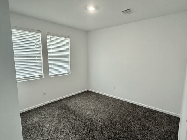 Building Photo - 41095 Merganser