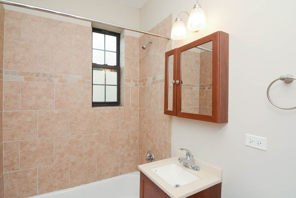 Building Photo - 899 Green Bay Rd