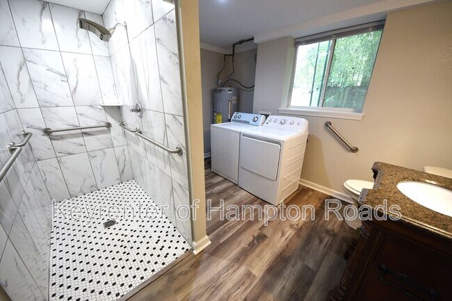Building Photo - 1303 Tallwood St