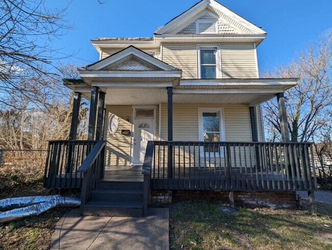Primary Photo - 301 Walnut St