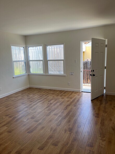 Building Photo - 1222 S Dunsmuir Ave
