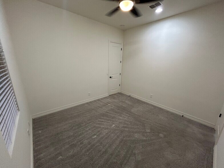 Building Photo - 1811 E Aster Pl