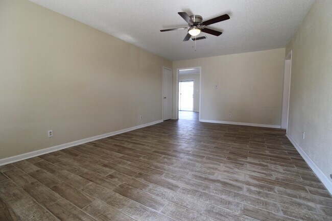Building Photo - 3303 Brookbend Dr