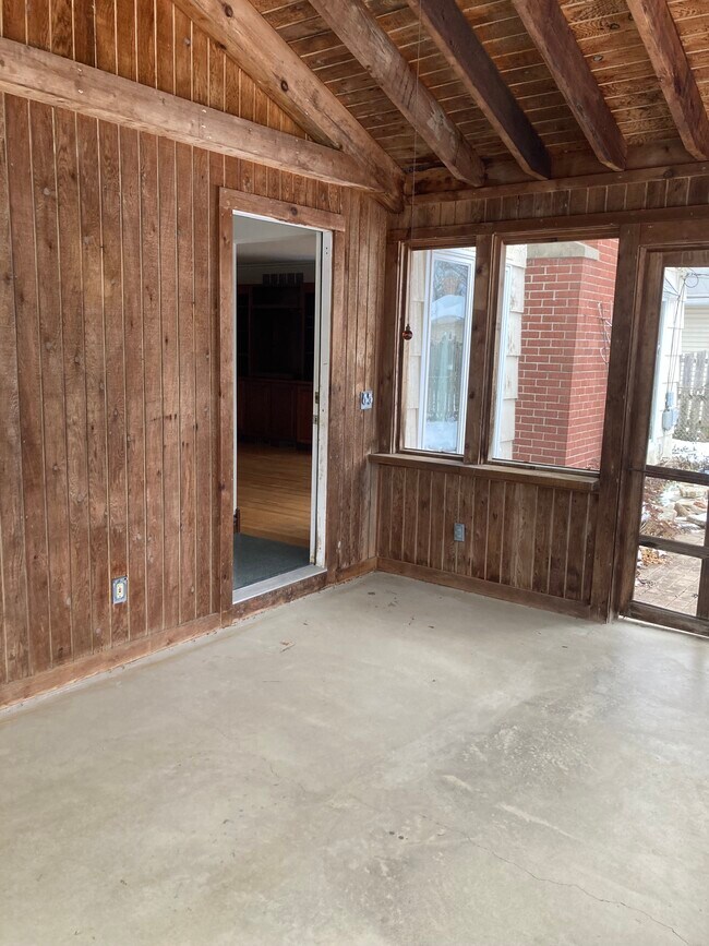 Building Photo - 2401 Bristol Rd