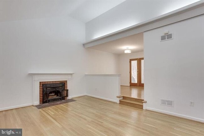 Building Photo - 5400 Greystone St