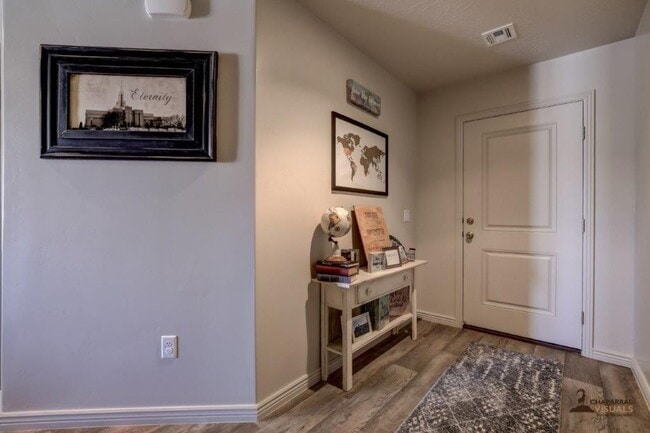 Building Photo - Pet Friendly: 3 Bedroom Fossil Hills Townhome With 2 Car Garage