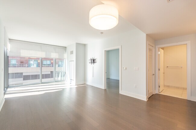 Building Photo - 9 Ave at Port Imperial
