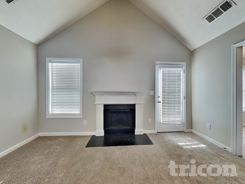 Building Photo - 2051 Meadowglen Ln