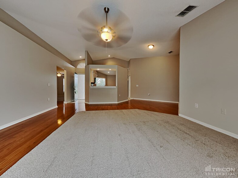Building Photo - 605 Lakemont Dr