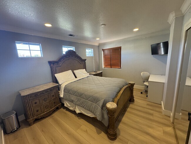 Building Photo - 10 Rhine Cir