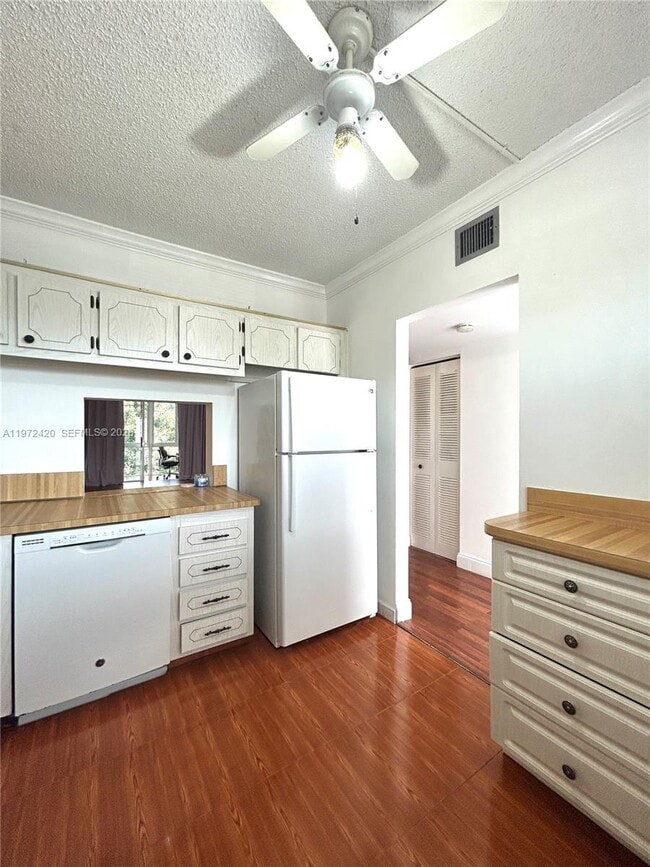 Building Photo - 6005 Del Lago Cir