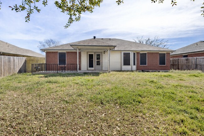 Building Photo - Move-In Ready 4/2 with No Carpet, Washer & Dryer Included – Prime Killeen Location Near Fort Hood!
